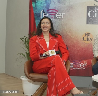 Shraddha Kapoor feet photo thumbnail
