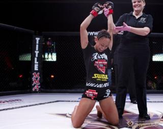 Michelle Waterson feet photo thumbnail