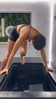 Taylor Hill feet photo thumbnail