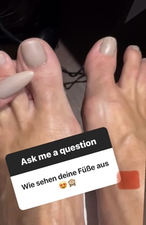 Heidi Klum feet photo thumbnail