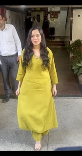 Jannat Zubair Rahmani feet photo thumbnail