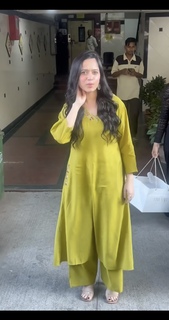 Jannat Zubair Rahmani feet photo thumbnail