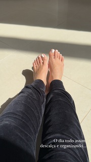 Carla Diaz feet photo thumbnail