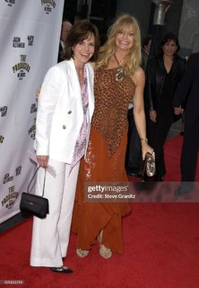 Goldie Hawn feet photo 3
