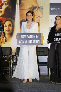 Taapsee Pannu feet photo thumbnail