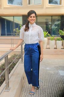 Taapsee Pannu feet photo thumbnail