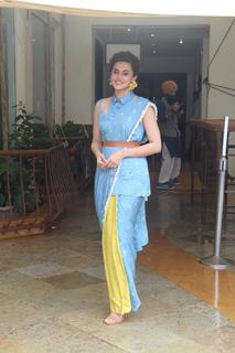 Taapsee Pannu feet photo thumbnail