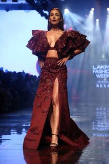 Malaika Arora feet photo thumbnail