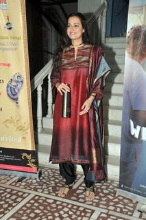 Dia Mirza feet photo thumbnail