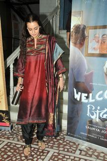Dia Mirza feet photo thumbnail