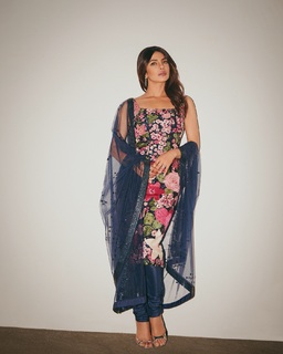 Priyanka Chopra Jonas feet photo thumbnail