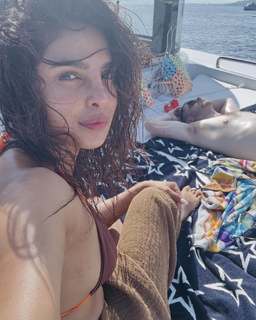 Priyanka Chopra Jonas feet photo thumbnail