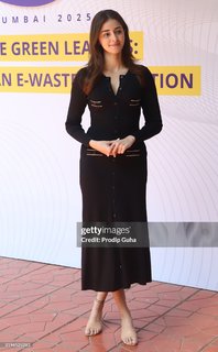 Ananya Pandey feet photo thumbnail