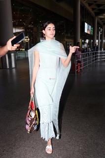 Ananya Pandey feet photo thumbnail
