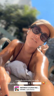 Kéfera Buchmann feet photo thumbnail