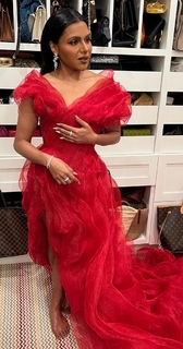 Mindy Kaling feet photo thumbnail