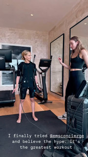 Sarah Michelle Gellar feet photo thumbnail