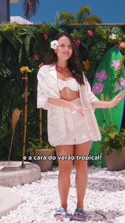 Larissa Manoela feet photo thumbnail