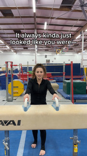 Sofie Dossi feet photo thumbnail