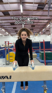 Sofie Dossi feet photo thumbnail