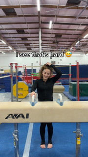 Sofie Dossi feet photo thumbnail