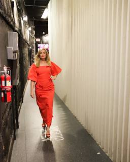 Beth Behrs feet photo 4