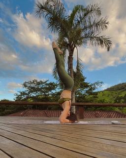 Larissa Manoela feet photo thumbnail