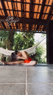 Larissa Manoela feet photo thumbnail