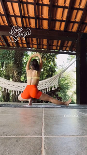 Larissa Manoela feet photo thumbnail