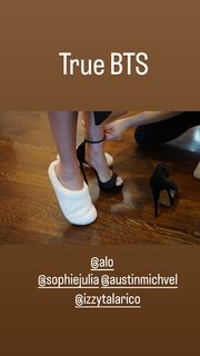 Sarah Michelle Gellar feet photo thumbnail