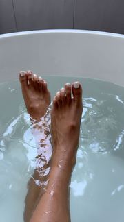 Scarlet Vas feet photo thumbnail