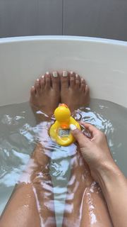 Scarlet Vas feet photo thumbnail