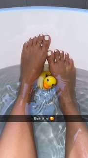 Scarlet Vas feet photo thumbnail