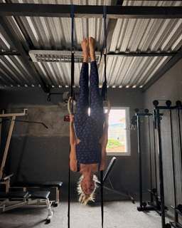 Carolina Dieckmann feet photo thumbnail
