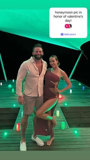 Chelsea Green feet photo thumbnail