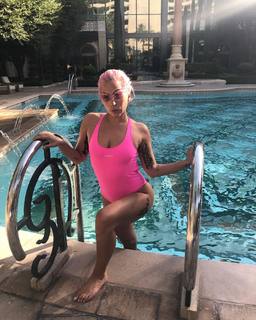 Lady Gaga feet photo thumbnail