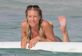 Denise Van Outen feet photo thumbnail