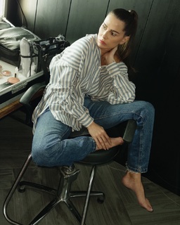 Deborah Secco feet photo thumbnail