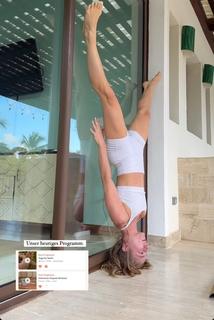 Lola Weippert feet photo thumbnail