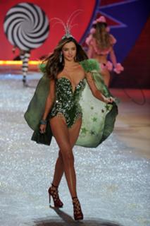 Miranda Kerr feet photo thumbnail