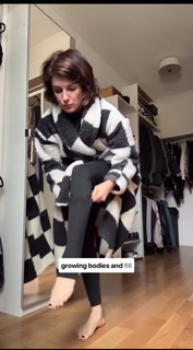 Shenae Grimes-Beech feet photo 3