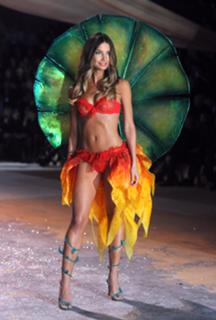 Lily Aldridge feet photo thumbnail