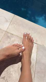 Scarlet Vas feet photo thumbnail