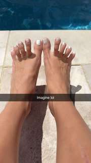 Scarlet Vas feet photo thumbnail