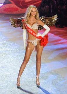 Erin Heatherton feet photo thumbnail