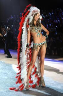 Karlie Kloss feet photo thumbnail