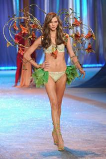 Karlie Kloss feet photo thumbnail