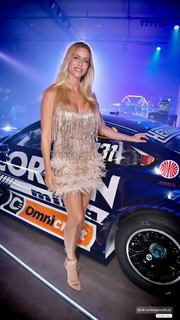 Nicole Neumann feet photo thumbnail