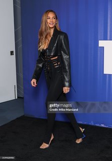 Alesha Dixon feet photo 3