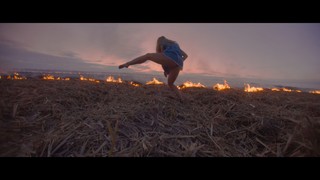 Addison Rae feet photo thumbnail